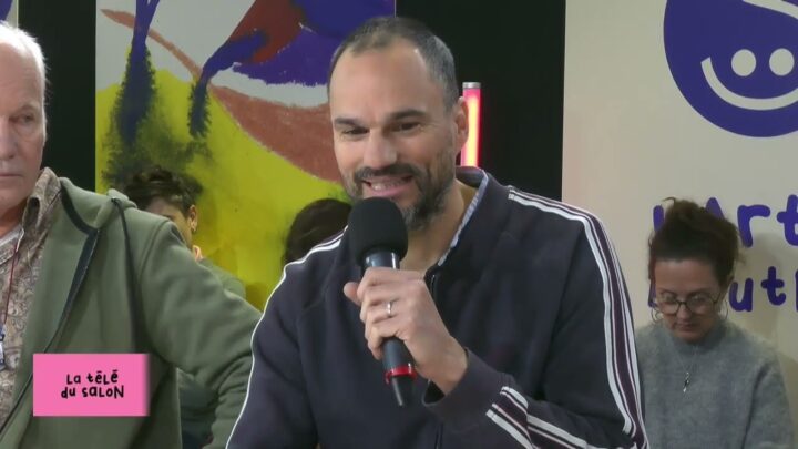 Le Café littéraire | Tendre la main